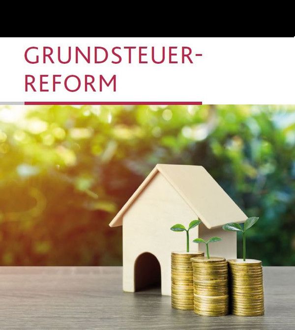 Abbildung Haus mit Geldstapeln daneben