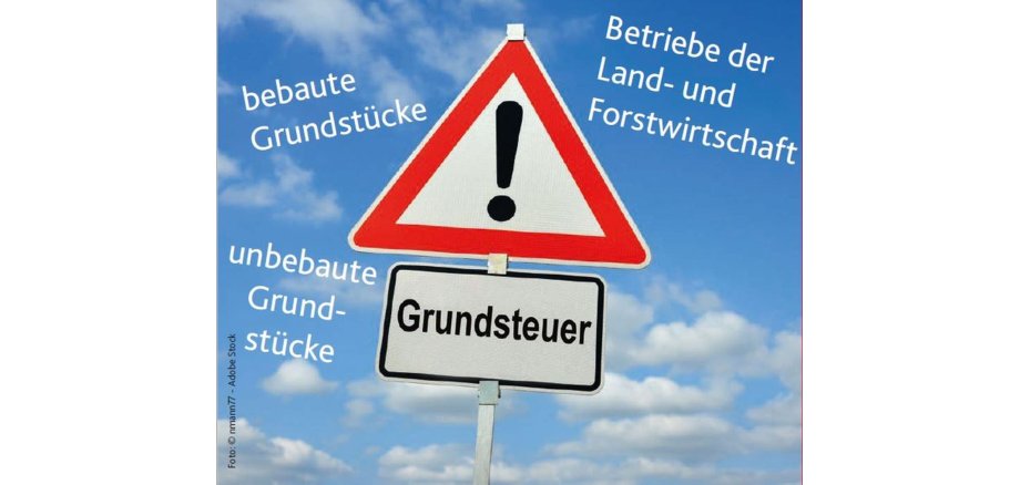 Achtungschild mit Schriftzug Grundsteuer