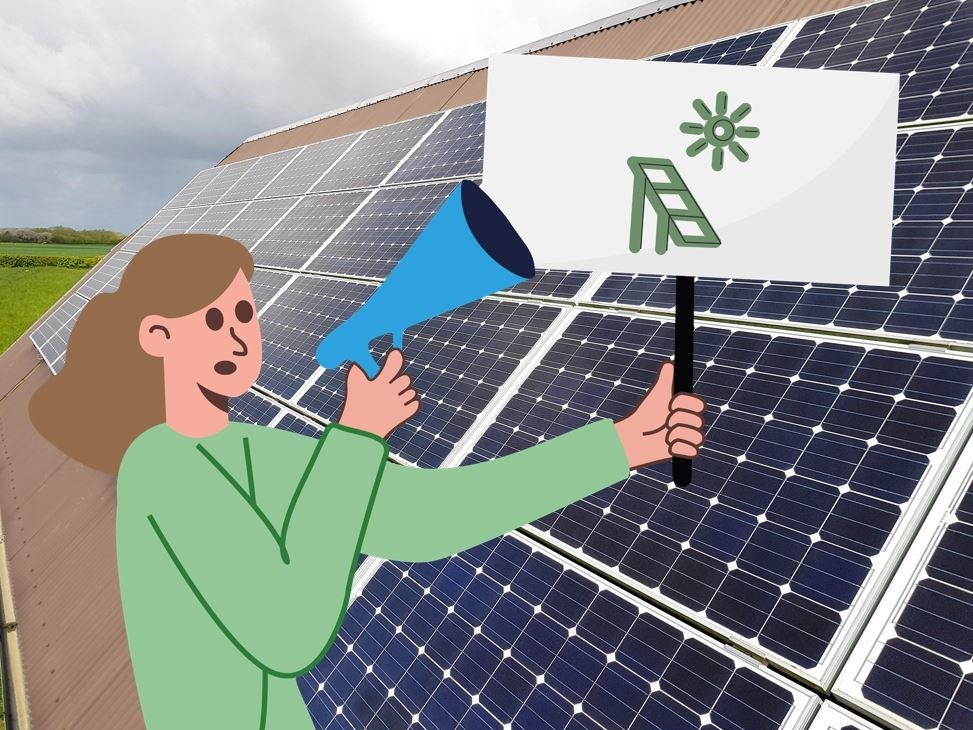 Frau mit Lautsprecher vor Solardach